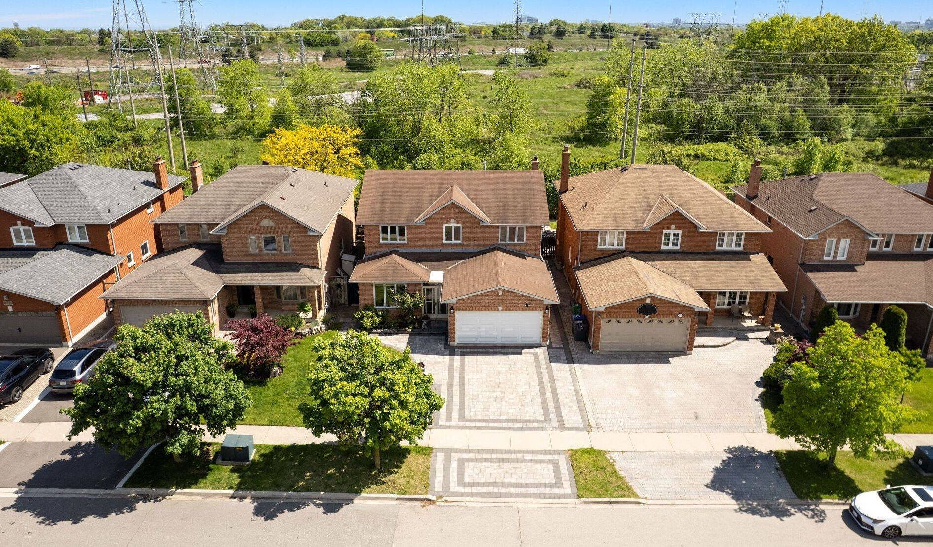 Mississauga, ON L5V 1E2,4424 Grassland CRES
