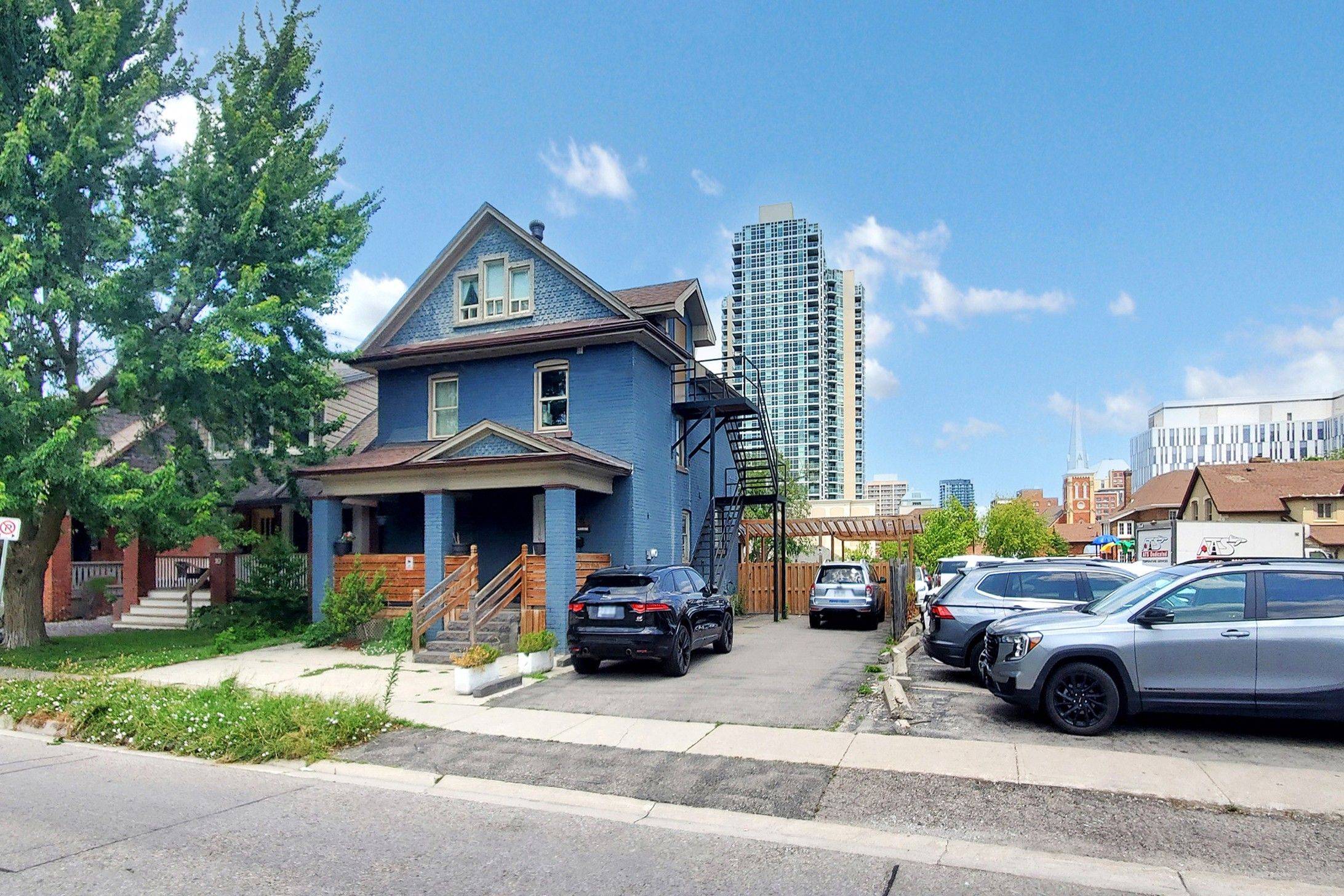 8 Mill ST N, Brampton, ON L6X 1S6
