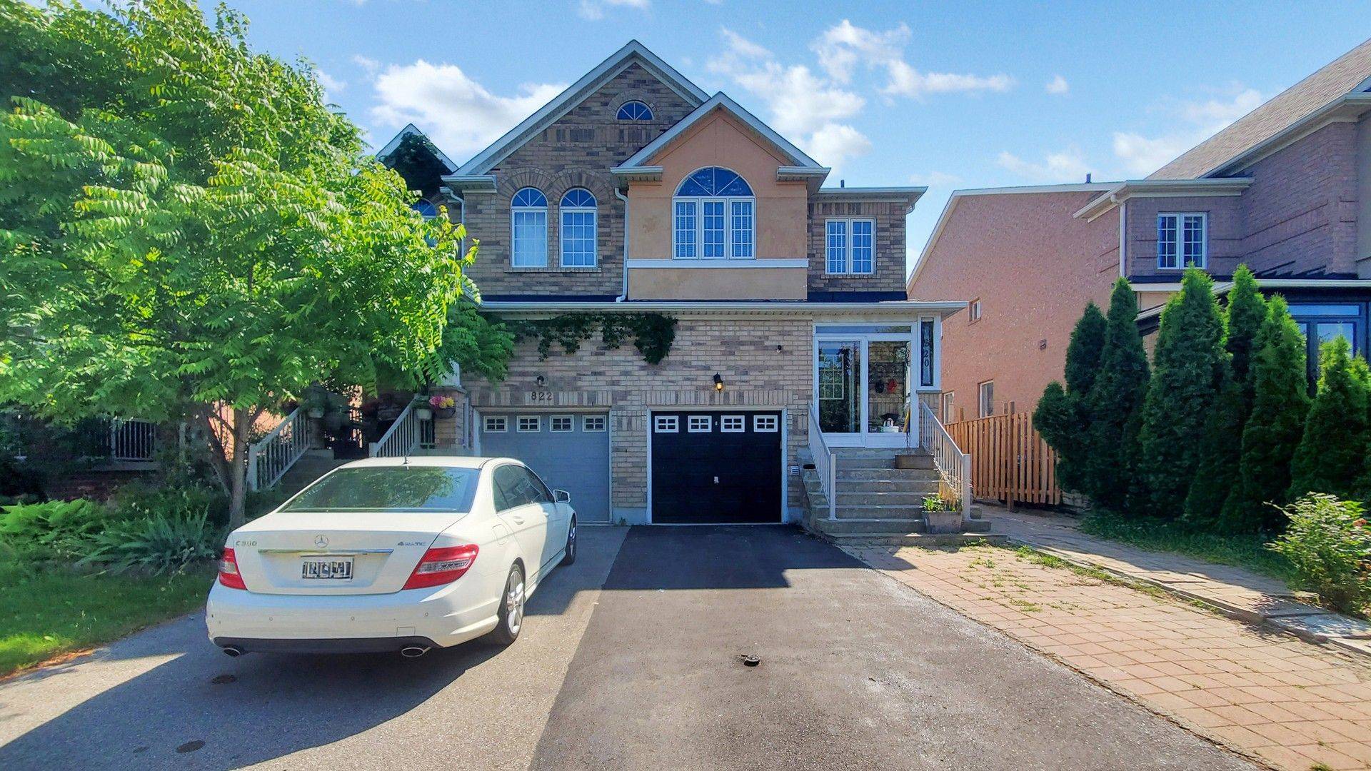 Mississauga, ON L5V 3B9,820 Bethany CRES