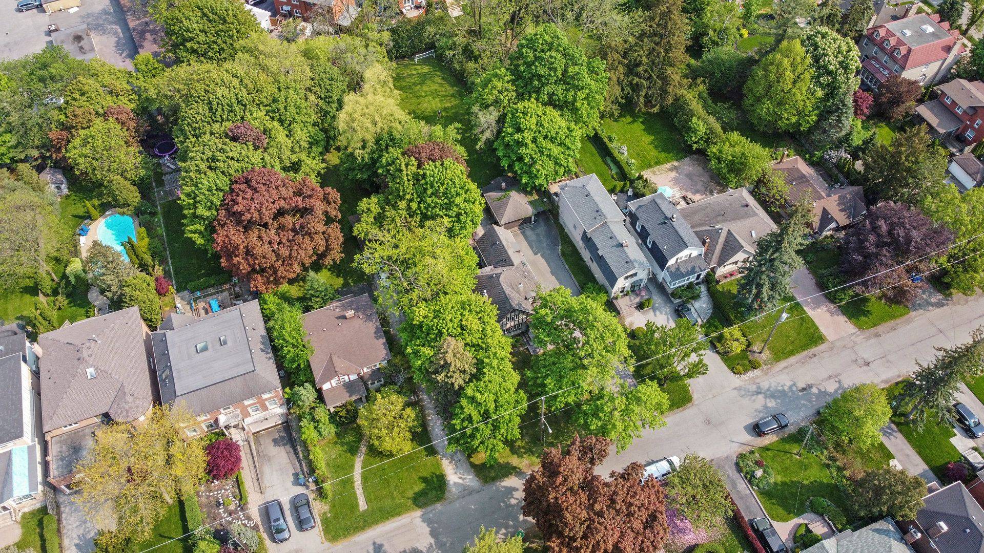 Toronto W08, ON M9A 1G6,65 Burnhamthorpe CRES