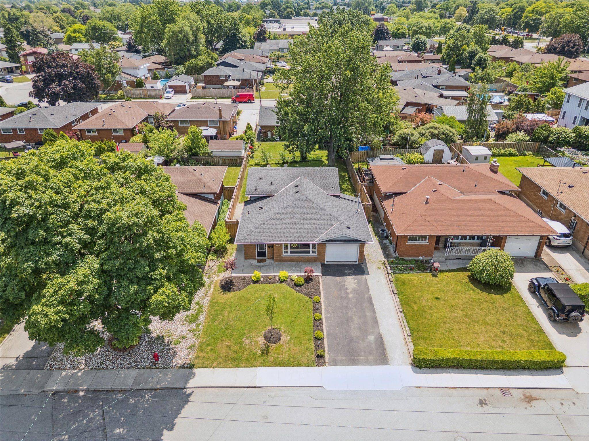 Hamilton, ON L8T 2X3,12 Anson AVE