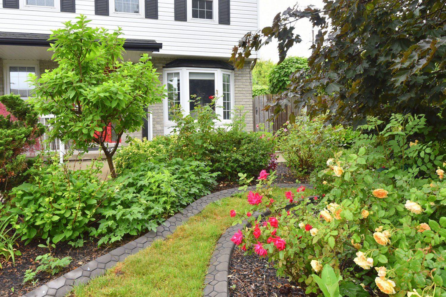 Grimsby, ON L3M 4M9,95 BIRCHPARK DR N