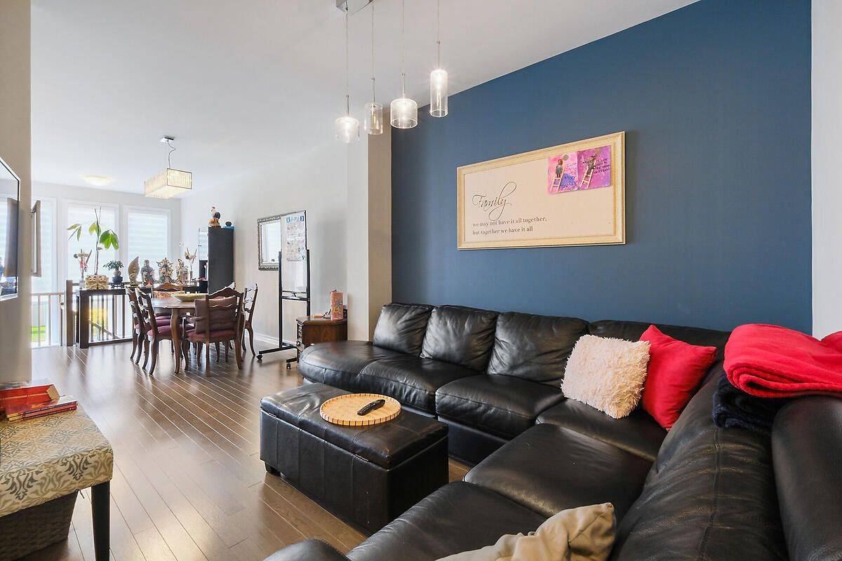 Barrhaven, ON K2J 3L7,253 Fergus CRES