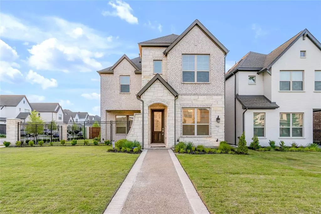 Arlington, TX 76005,701 Prairie Falcon Drive