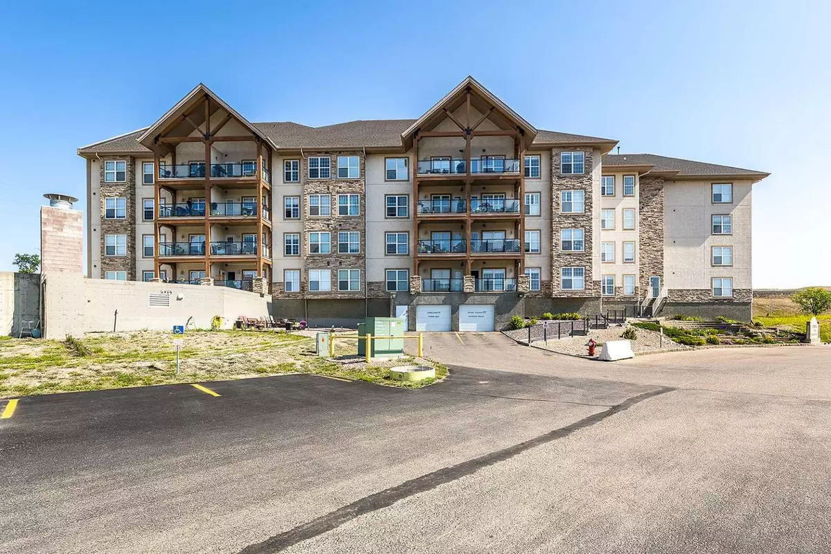Medicine Hat, AB T1A 8V5,201 River Ridge DR NW #329