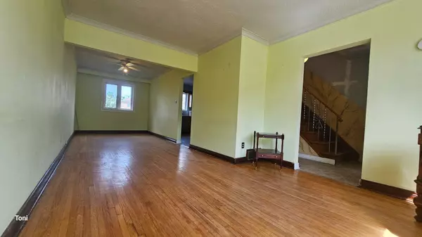 Toronto W03, ON M6E 4B8,300 Earlscourt AVE