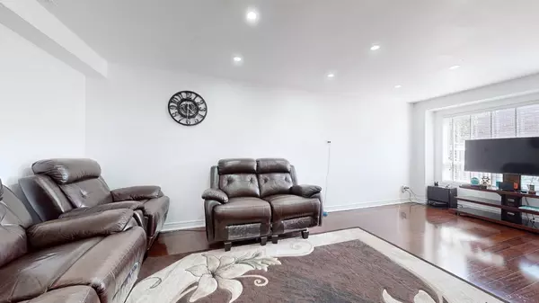 Mississauga, ON L5V 3B9,820 Bethany CRES