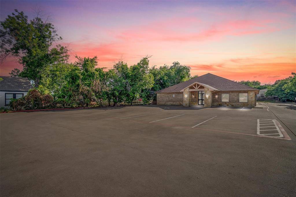River Oaks, TX 76114,905 Roberts Cut Off