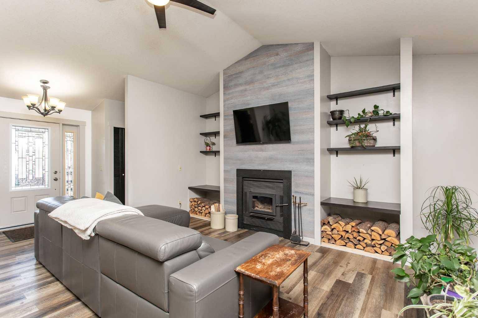 Lacombe, AB T4L 1L5,5456 54 AVE