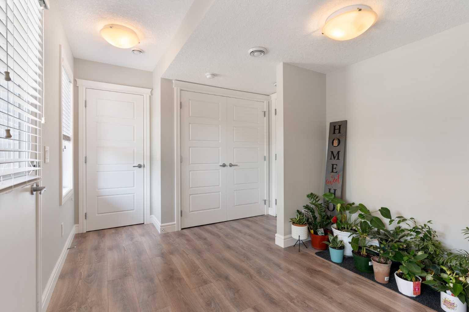 Calgary, AB T3J 0Y2,566 Savanna BLVD Northeast