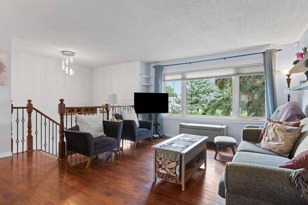 Calgary, AB T2J 0T3,235 Allan CRES Southeast