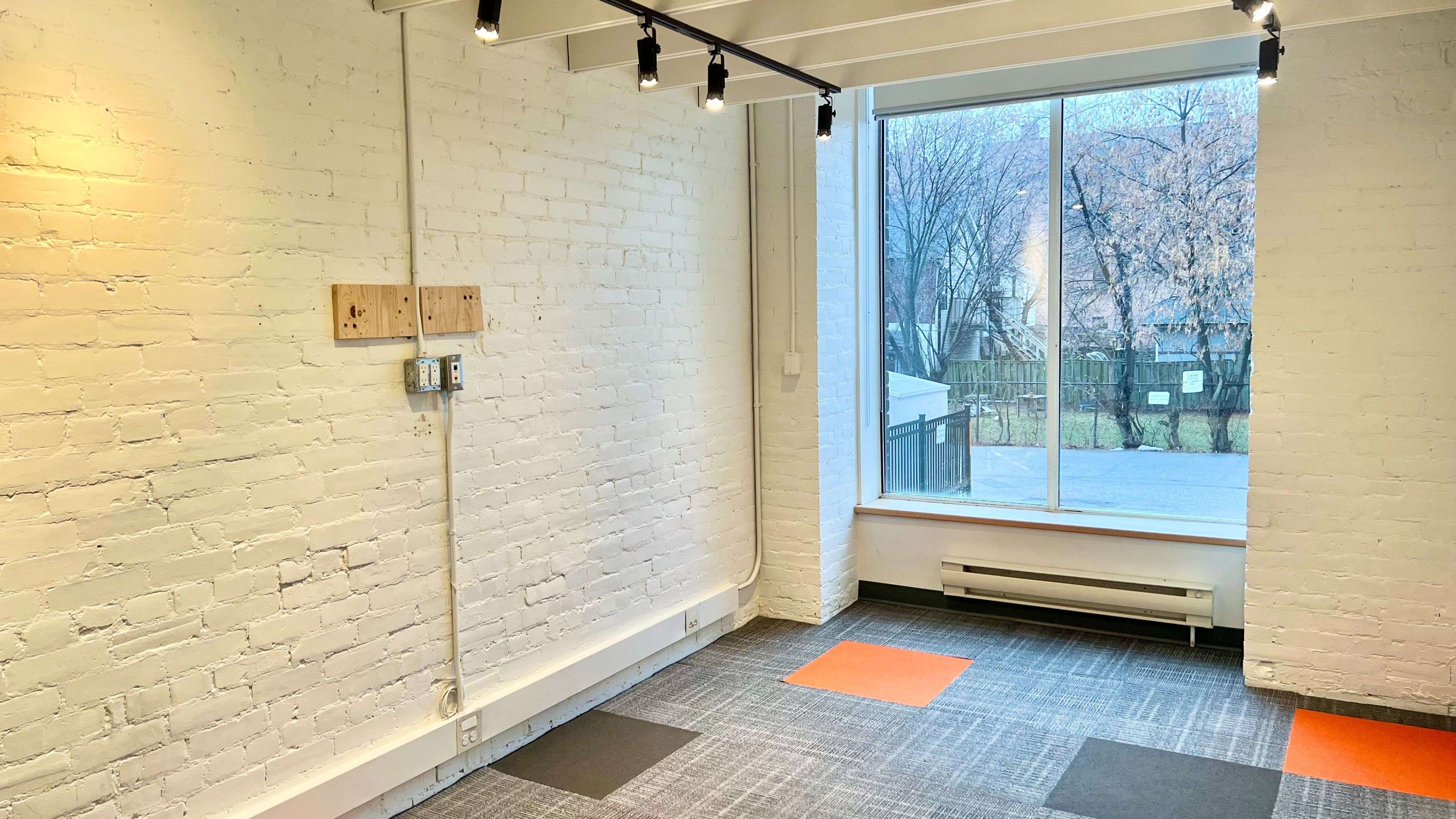 Toronto C01, ON M5T 1R5,243 College ST #100