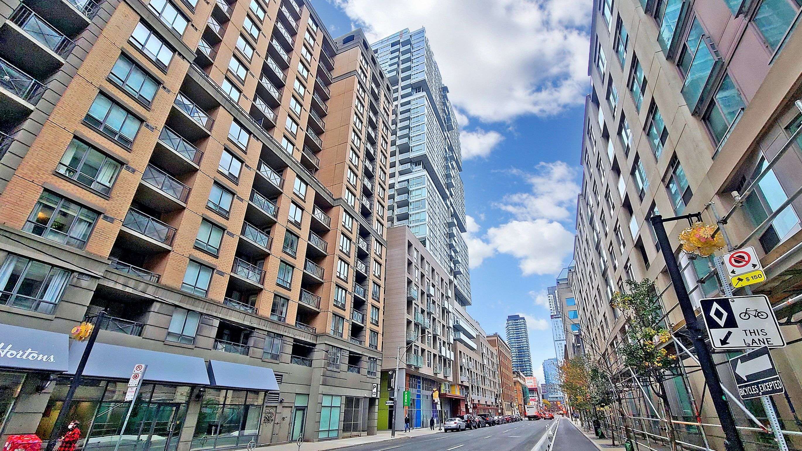 Toronto C01, ON M5V 0H4,199 Richmond ST W #2004