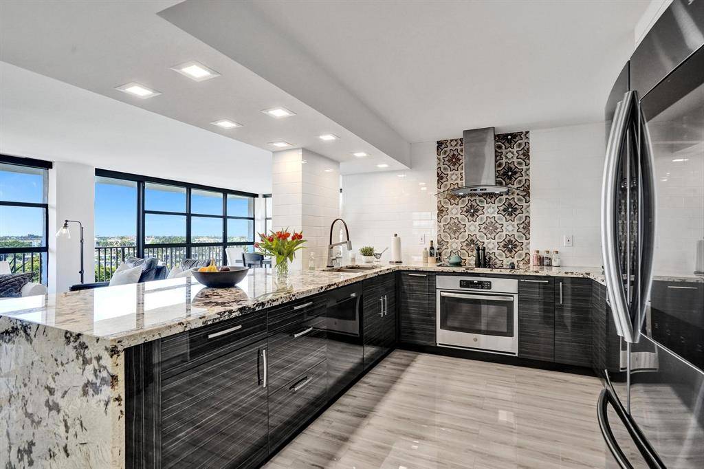 600 Parkview Dr #809, Hallandale Beach, FL 33009