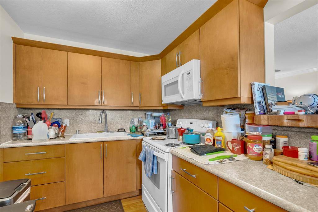 Deerfield Beach, FL 33442,327 Farnham P #327