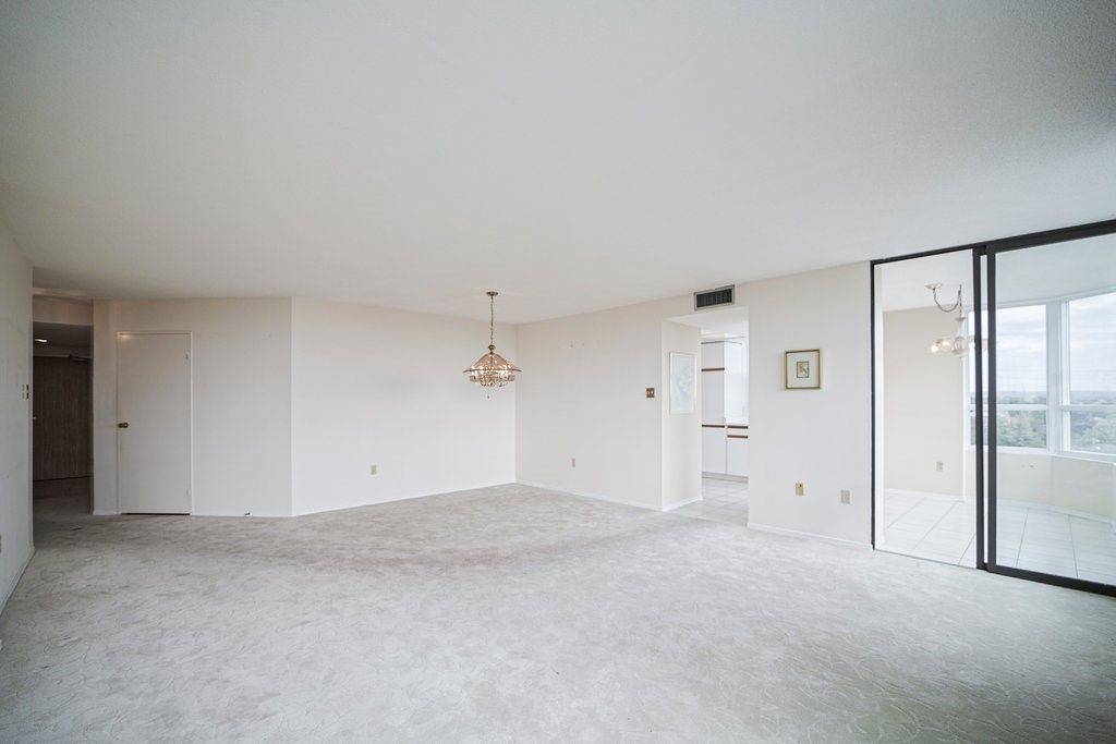 Vaughan, ON L4J 4H5,7601 Bathurst ST #615
