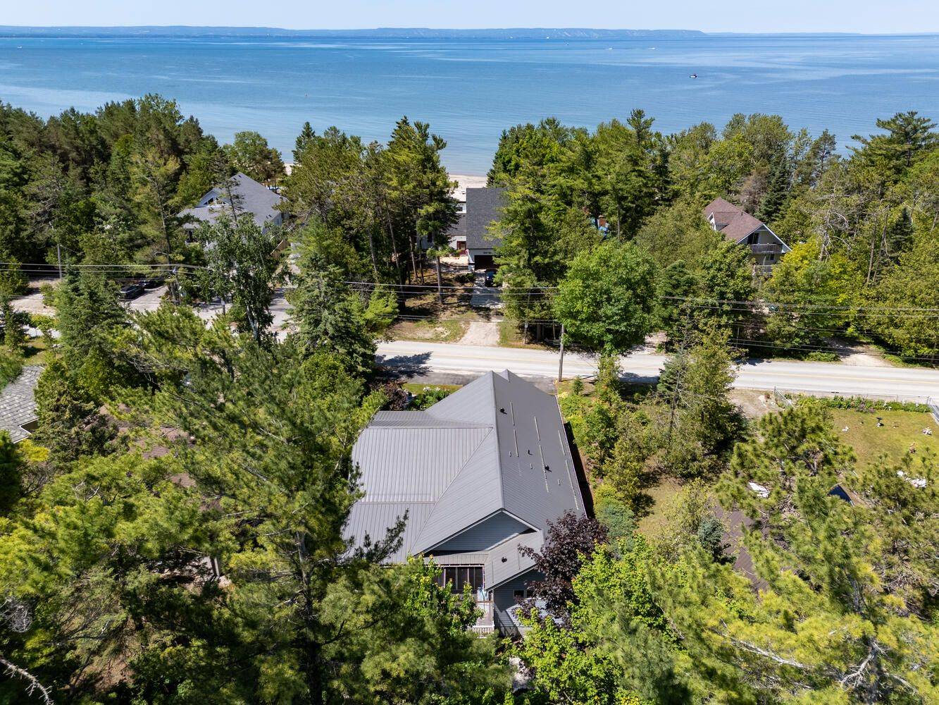 Wasaga Beach, ON L9Z 2R7,1327 RIVER RD E