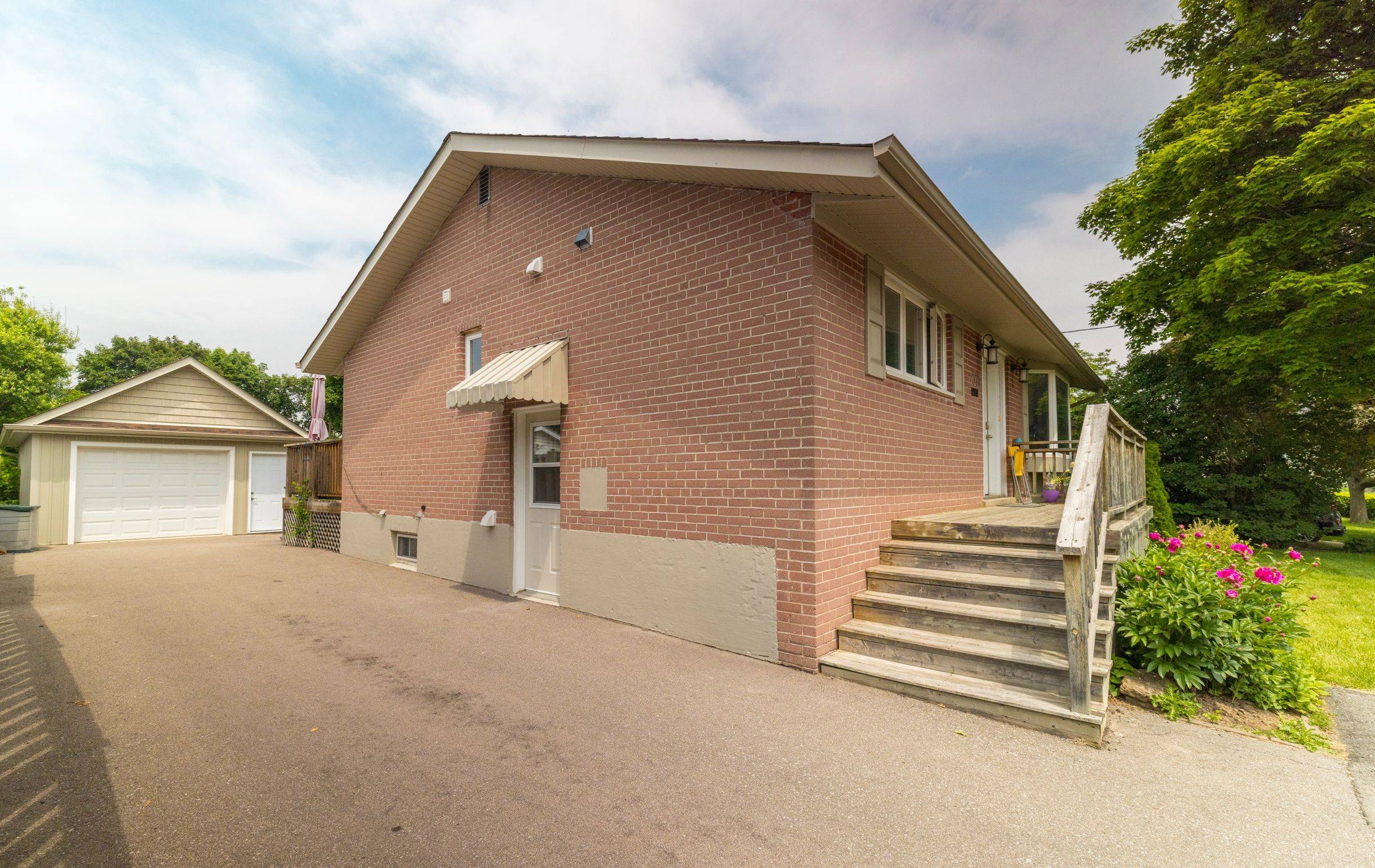 Milton, ON L9T 2C1,371 Meadowbrook DR