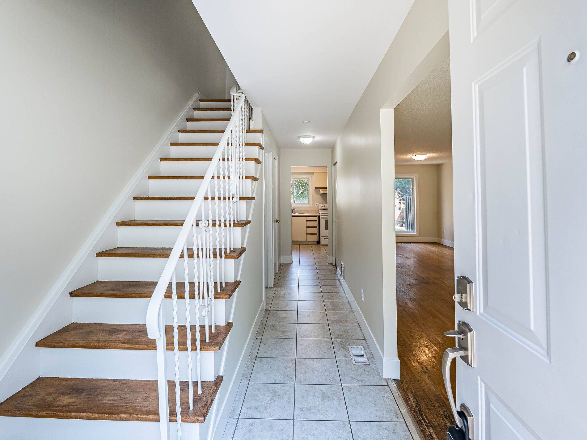 Toronto W10, ON M9V 1C1,1720 Albion RD #16