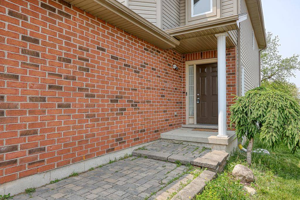 Ingersoll, ON N5C 4H1,61 Kerr CRES
