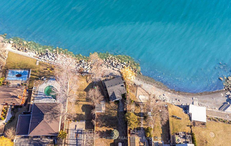 Hamilton, ON L8E 5C6,18 1/2 Lakeshore DR