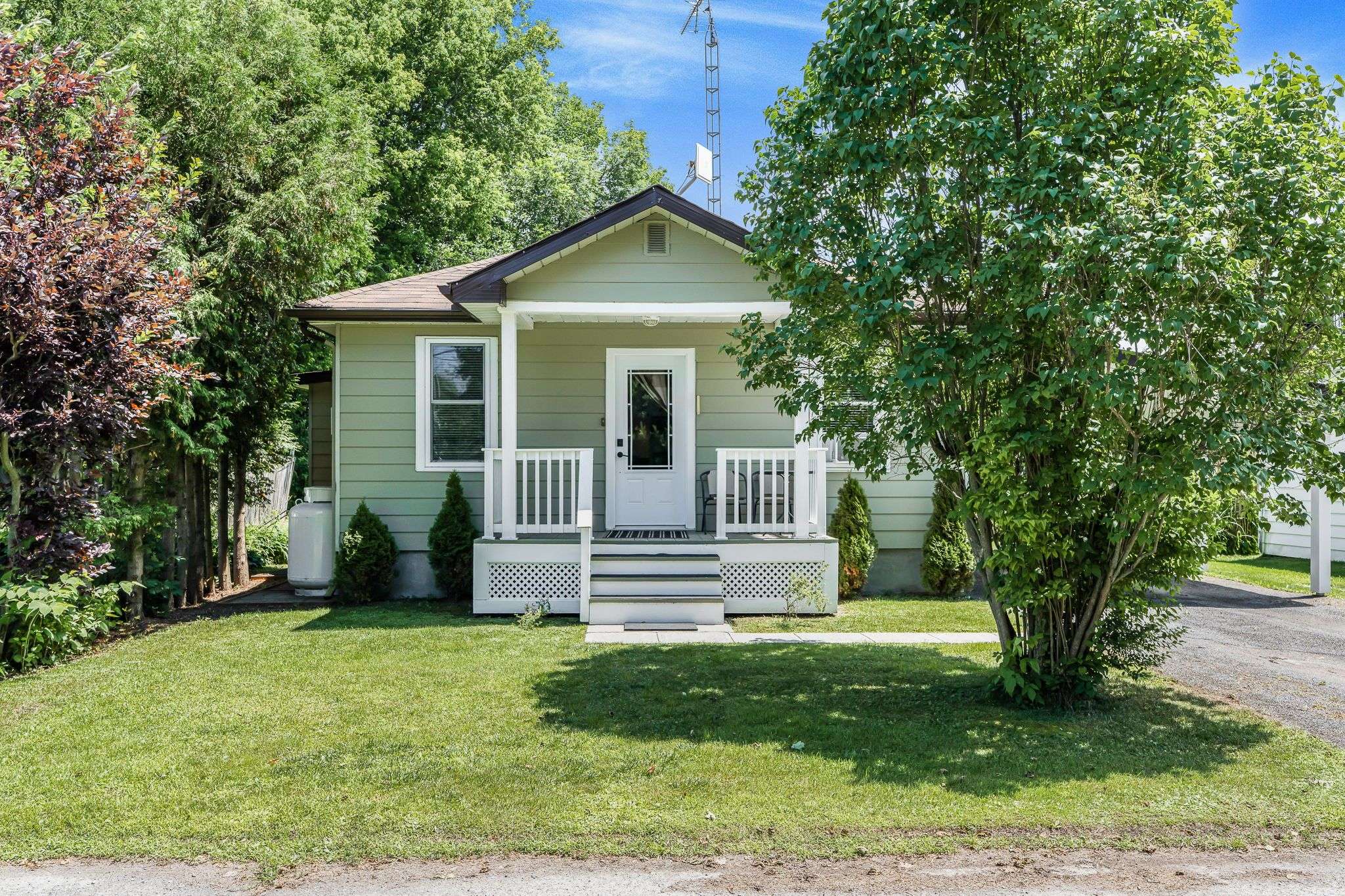 East Hawkesbury, ON K0B 1B0,1015 Des Cedres ST