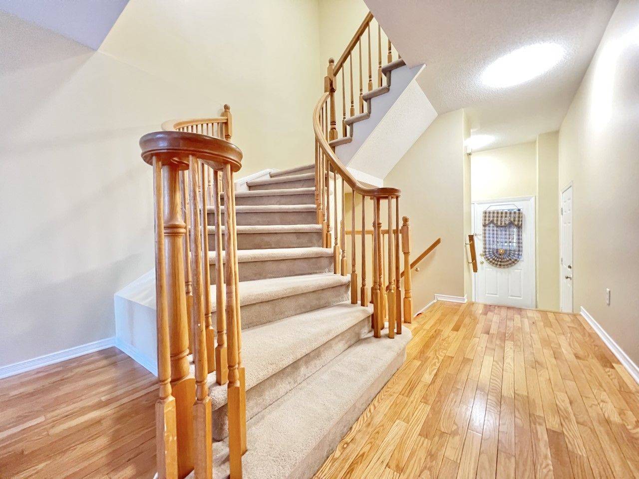 Kanata, ON K2T 1C9,42 Hemlo CRES
