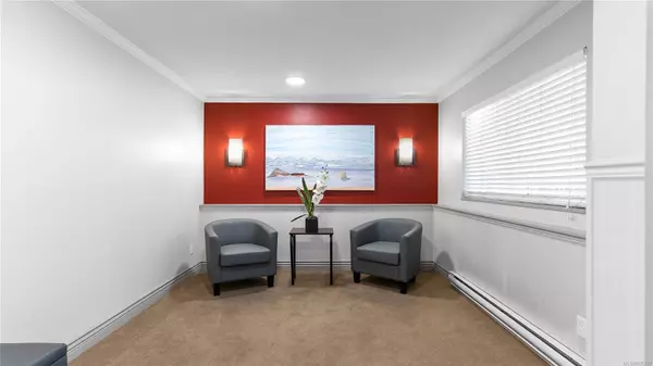 Saanich, BC V8P 3A7,1571 Mortimer St #404