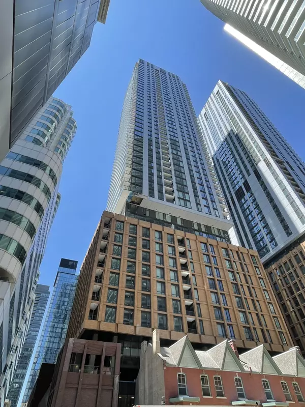 8 Widmer ST #801, Toronto C01, ON M5V 0W6