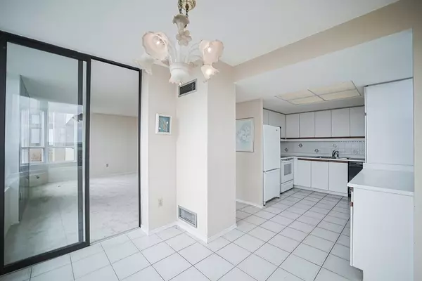 Vaughan, ON L4J 4H5,7601 Bathurst ST #615
