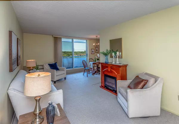 Newmarket, ON L3Y 5V6,20 William Roe BLVD #908