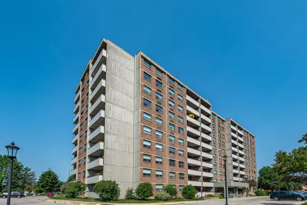 Newmarket, ON L3Y 5V6,20 William Roe BLVD #908