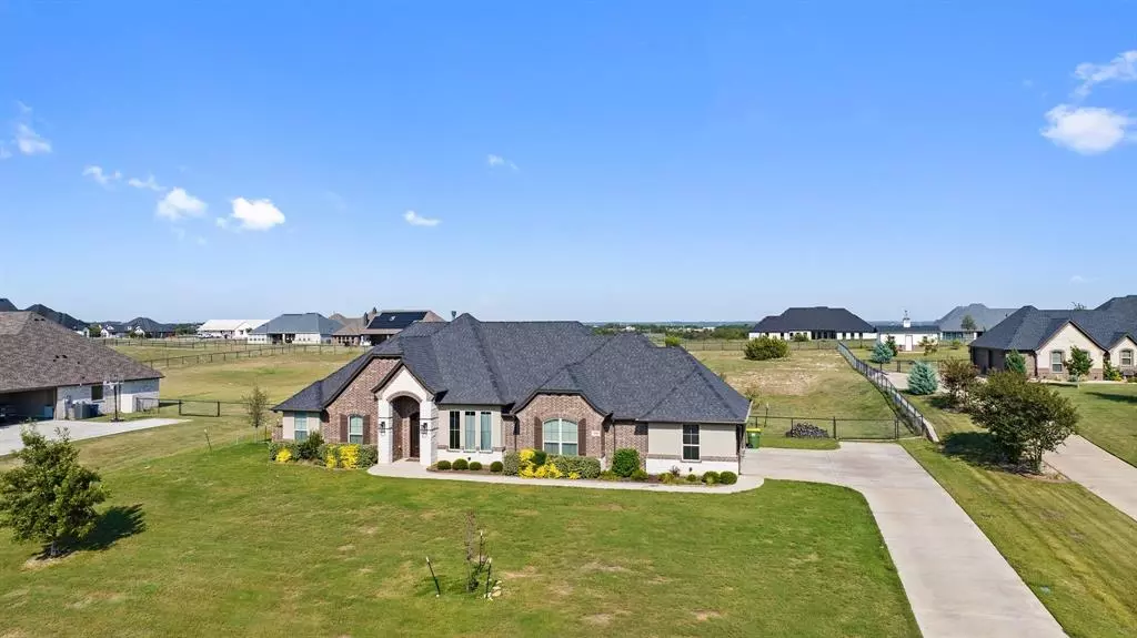 140 Helton Drive, Granbury, TX 76049