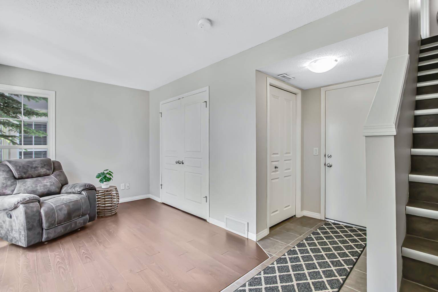 Calgary, AB t3m0m3,647 Auburn Bay BLVD Southeast