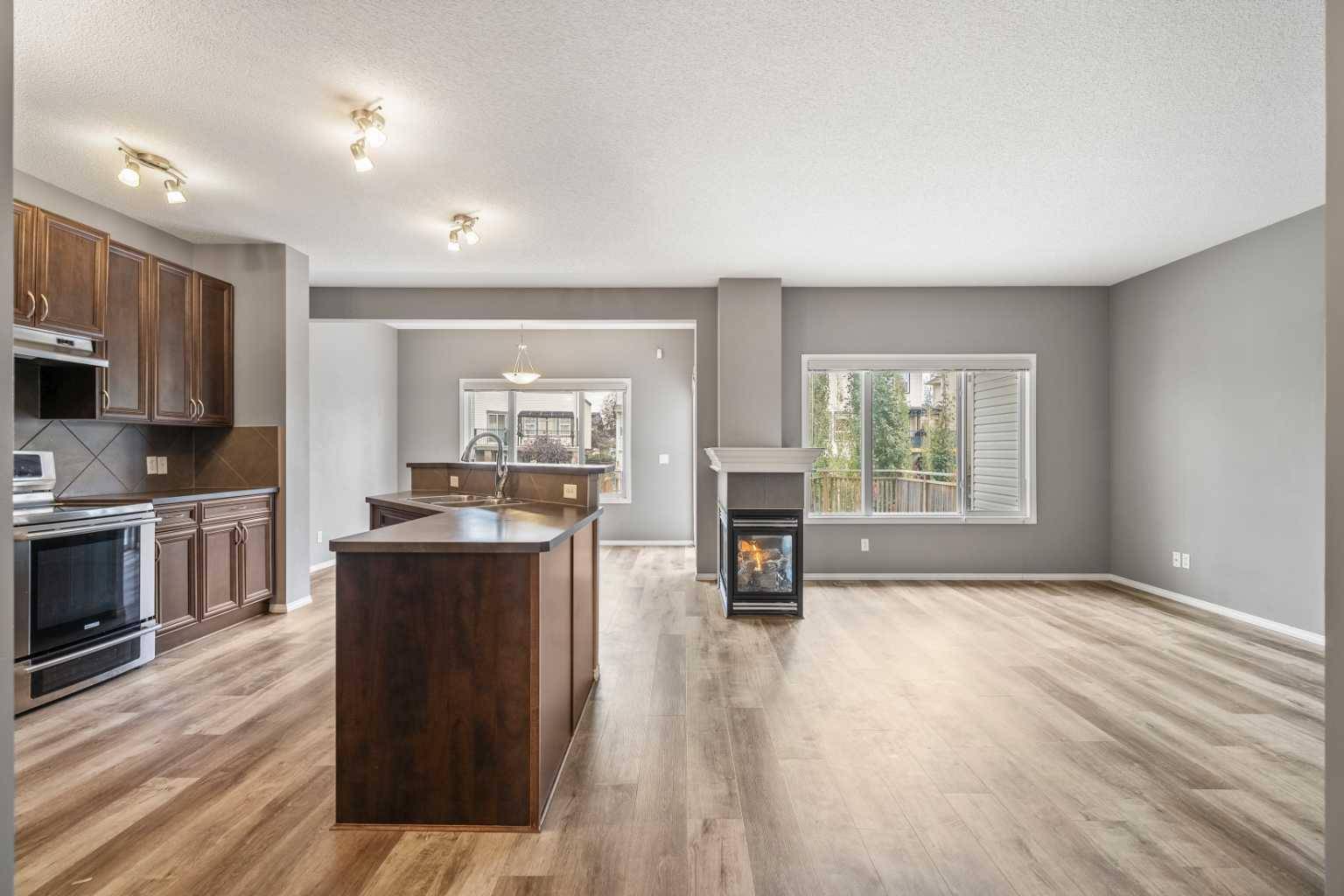 Okotoks, AB T1S 0A2,16 Drake Landing Mews
