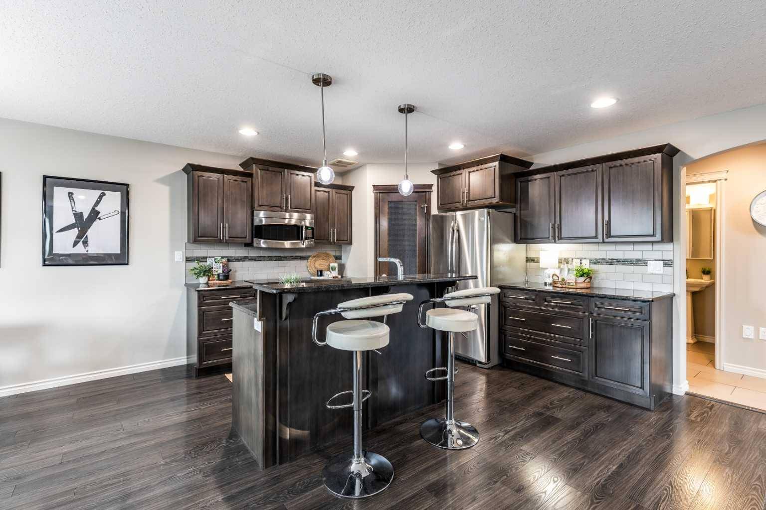 Medicine Hat, AB T1B0G1,118 Stratton RD SE