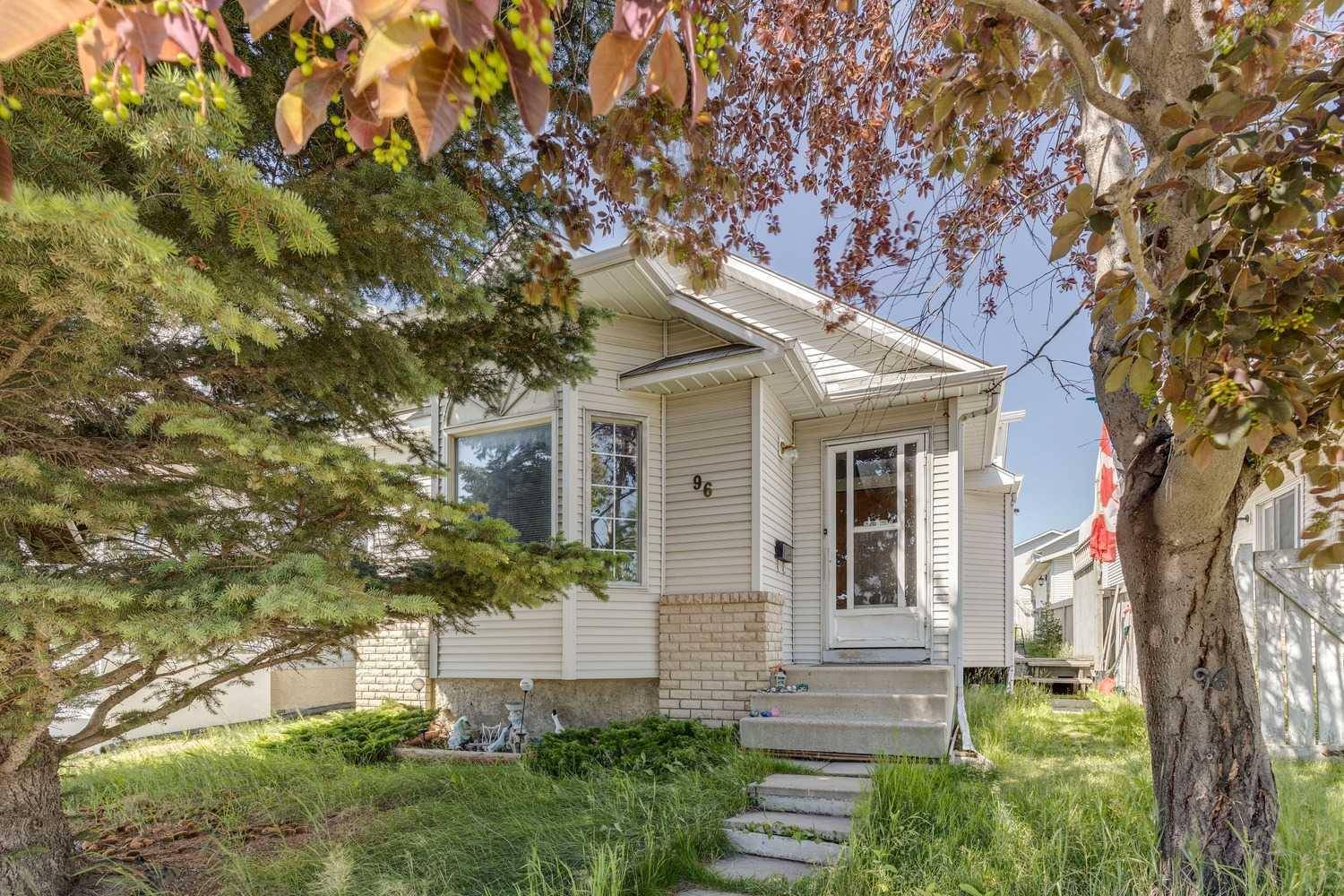 96 Covington RD NE, Calgary, AB T3K 4A8