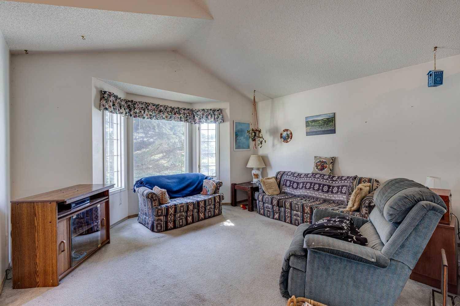 Calgary, AB T3K 4A8,96 Covington RD NE
