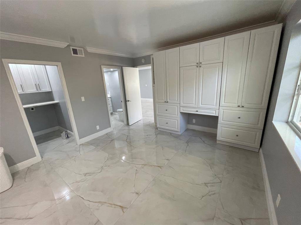 Oakland Park, FL 33311,649 W Oakland Park Blvd #206A