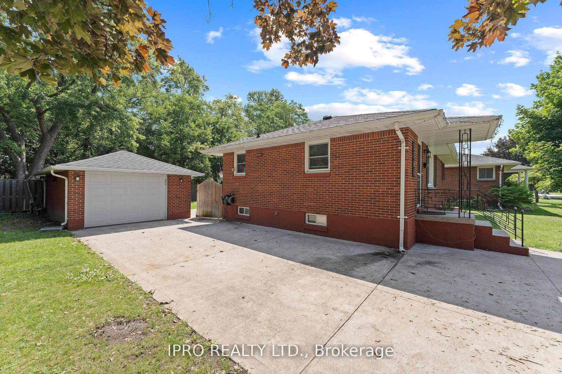 Windsor, ON N9E 3H7,2504 Askin AVE