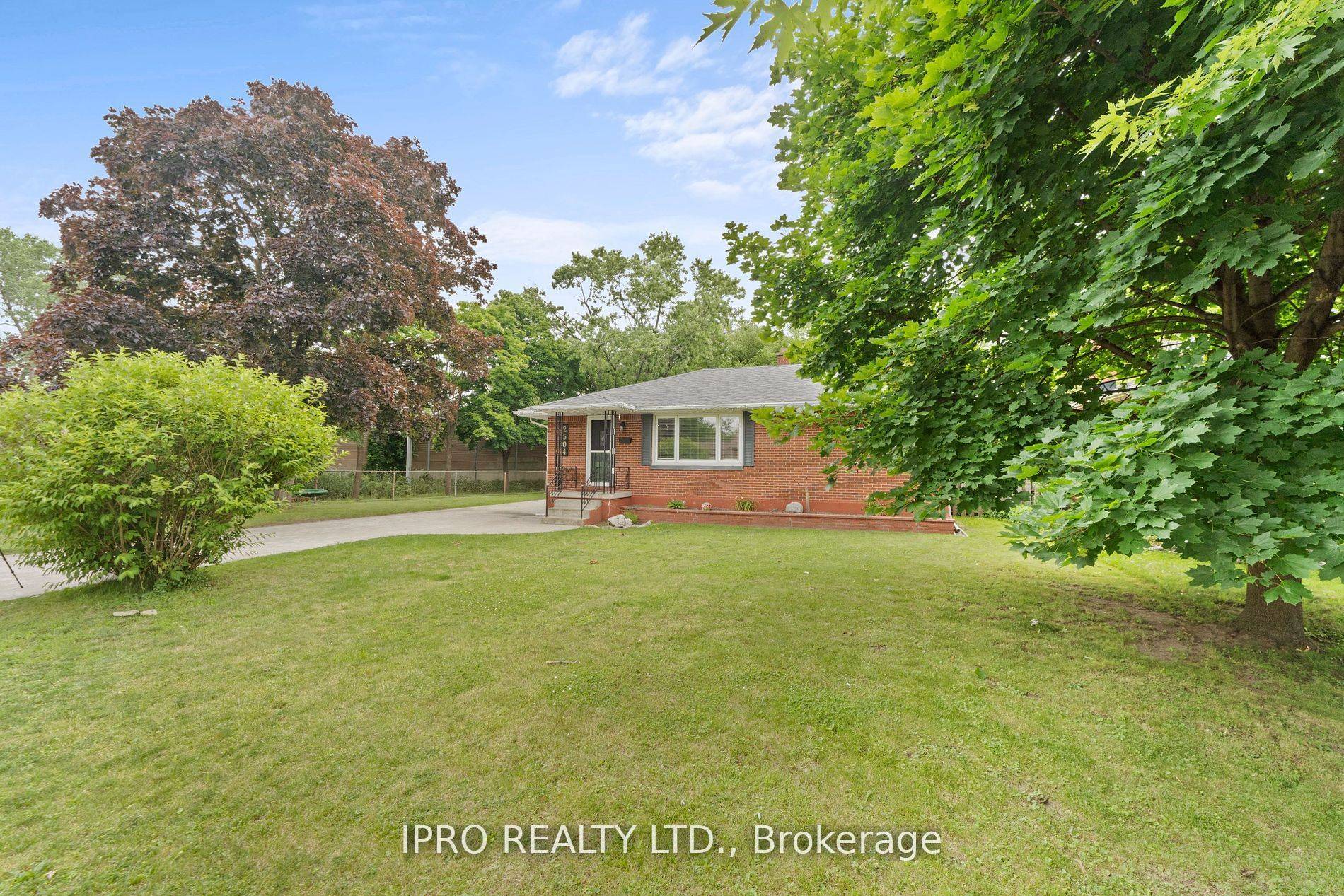 Windsor, ON N9E 3H7,2504 Askin AVE