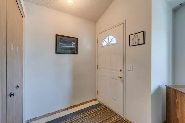 Calgary, AB T3K 4A8,96 Covington RD NE