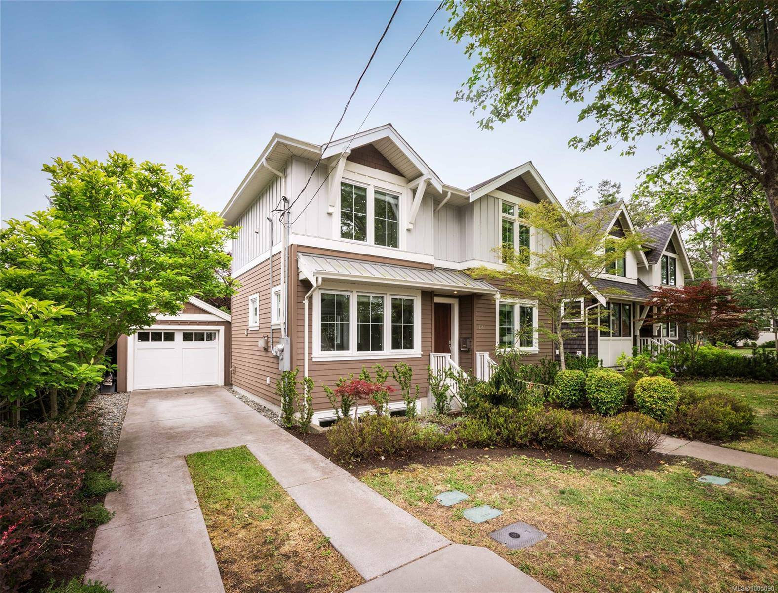 2165 Beaverbrooke St, Oak Bay, BC V8S 2W1