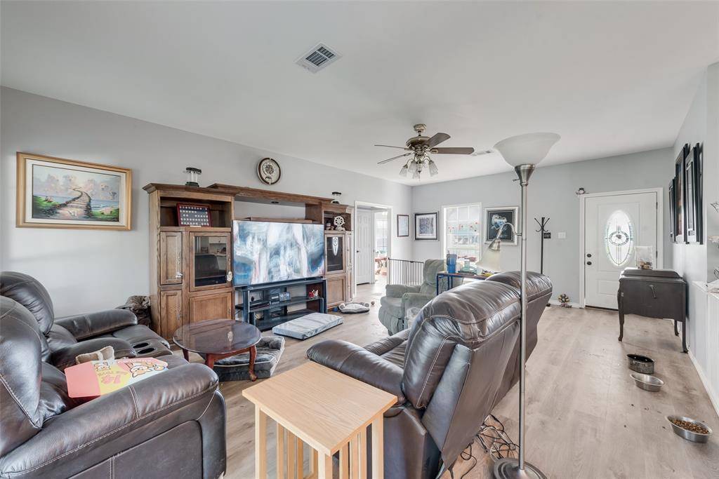 Emory, TX 75440,330 W Quitman Street