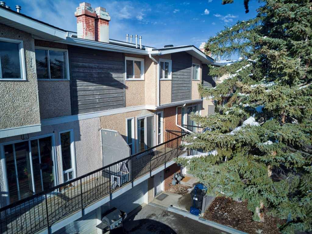 643 4 AVE Northeast #22, Calgary, AB T2E 0J9