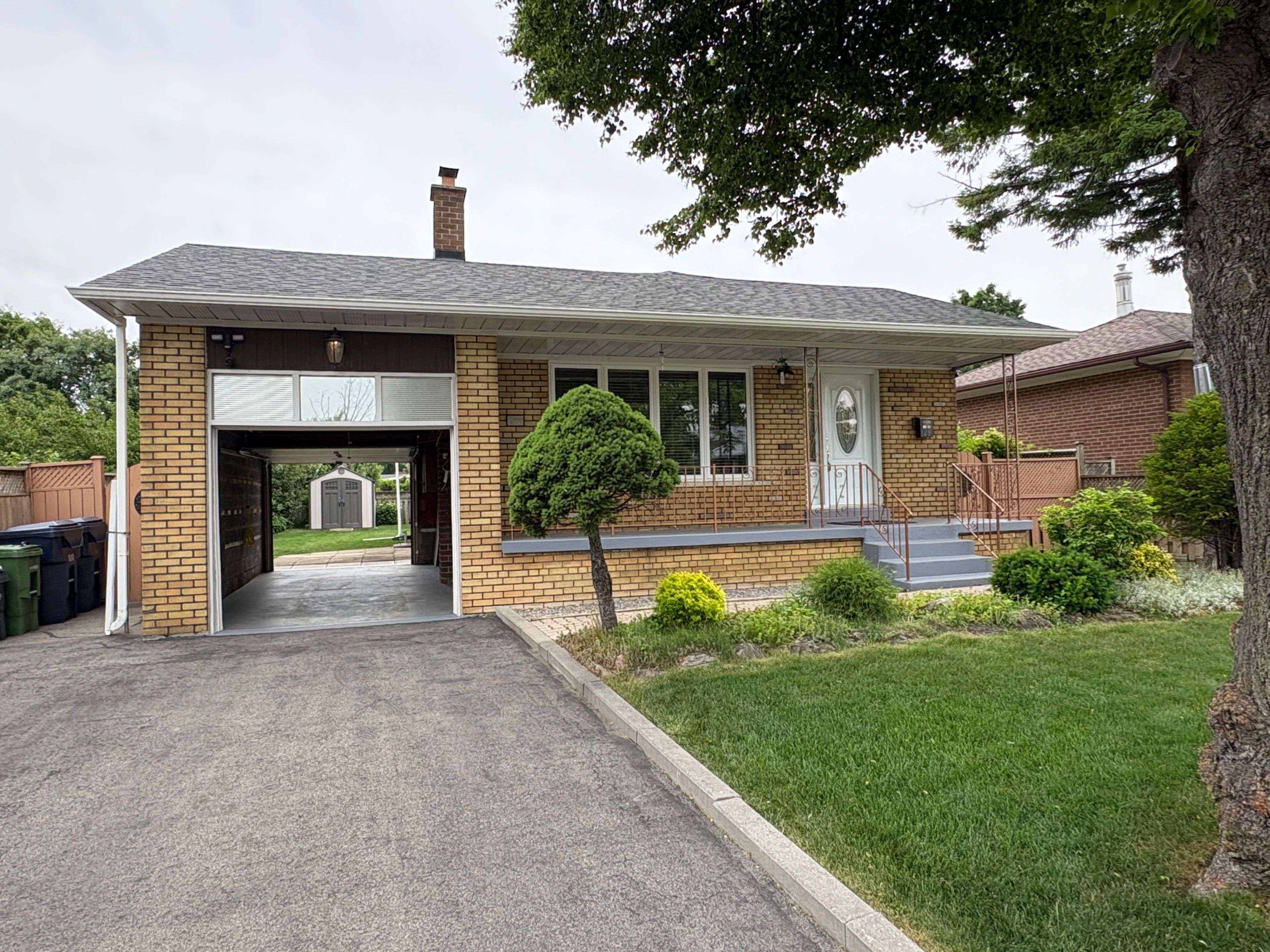 Toronto W08, ON M9C 3X3,28 Summerfield CRES