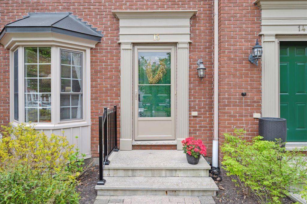 Burlington, ON L7S 2E8,1275 Maple Crossing BLVD #15