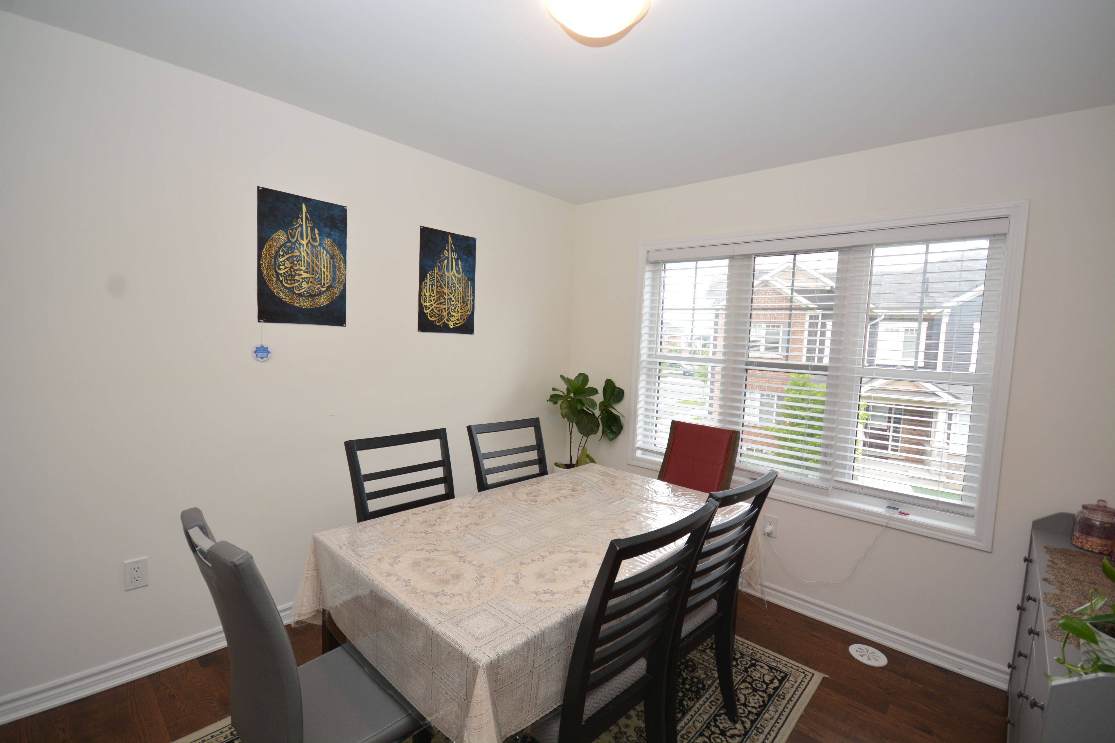 Milton, ON L9T 9L2,1000 Asleton BLVD #115