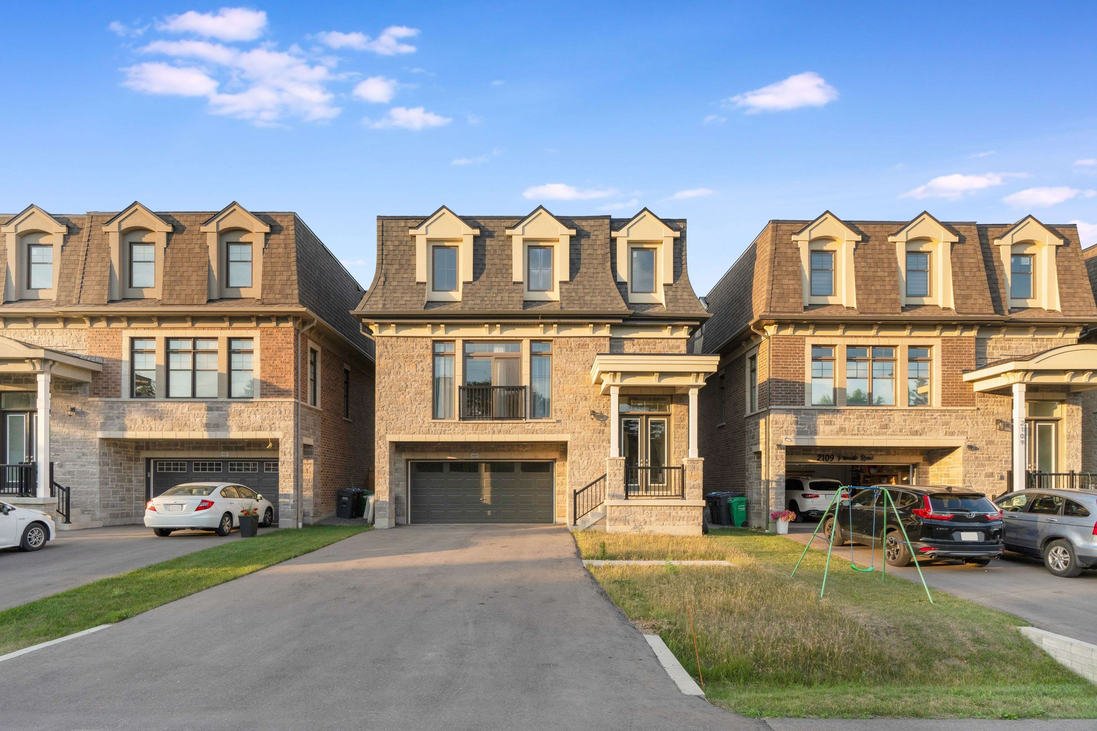 Mississauga, ON L4Y 1V5,2115 Primate RD