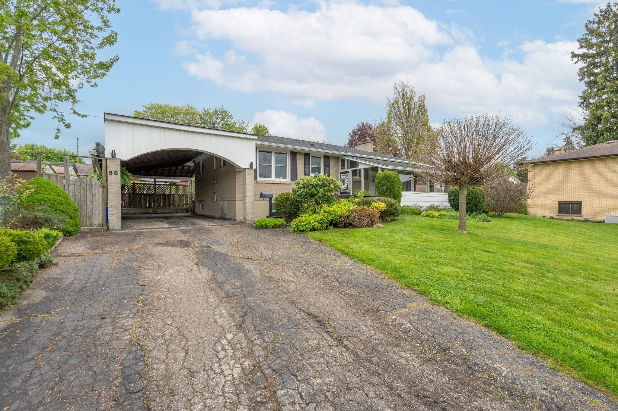 St. Thomas, ON N5R 5G9,56 Sparta ST